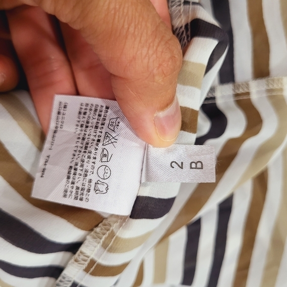 UNIQLO - Striped sheer Tees - Picture 9 of 9